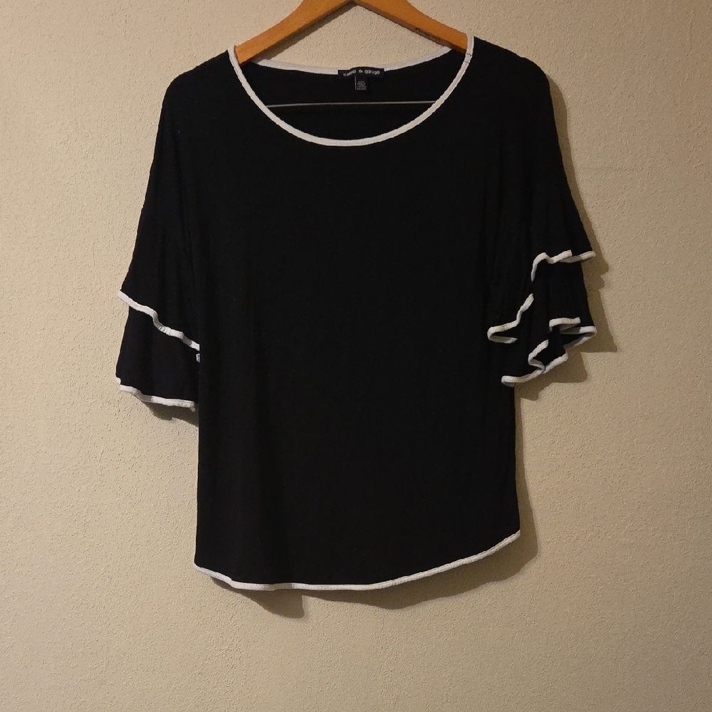 Cable & Gauge Black and White Ruffled 3/4 Sleeve Blouse